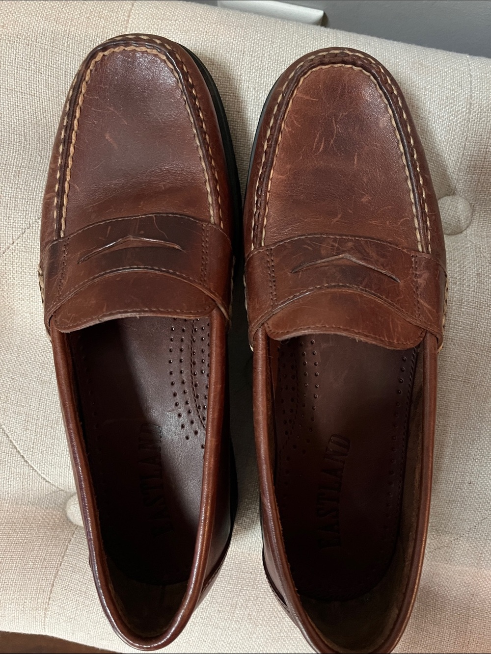 EUC Eastland Leather Penny Loafer.
Mens size 9/ women’s 10.5